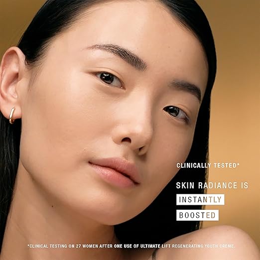 Model applying Estée Lauder Re-Nutriv creme to face