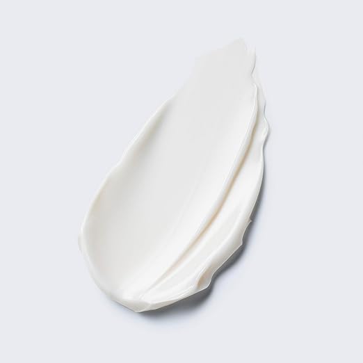 Swatch of Estée Lauder Resilience Multi‑Effect Night cream texture on light surface