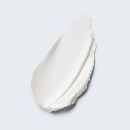 Swatch of Estée Lauder Resilience Multi‑Effect Night cream texture on light surface